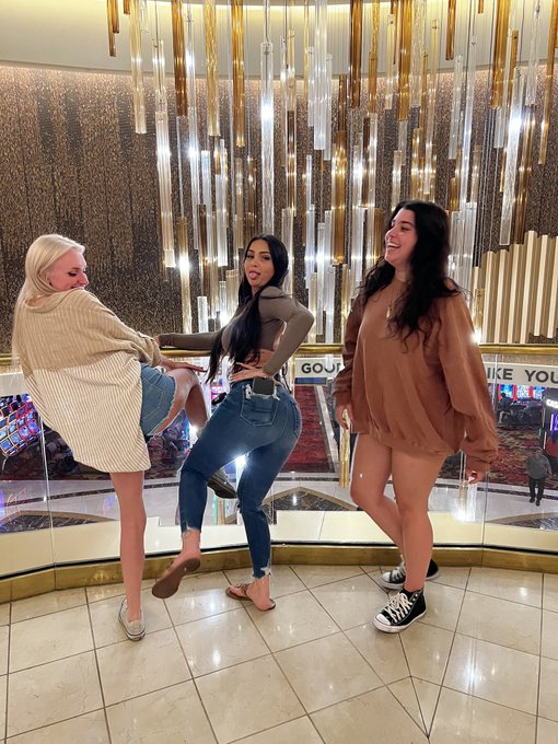 Watch KAYBOOZ's leaked NSFW photo on TwXstars