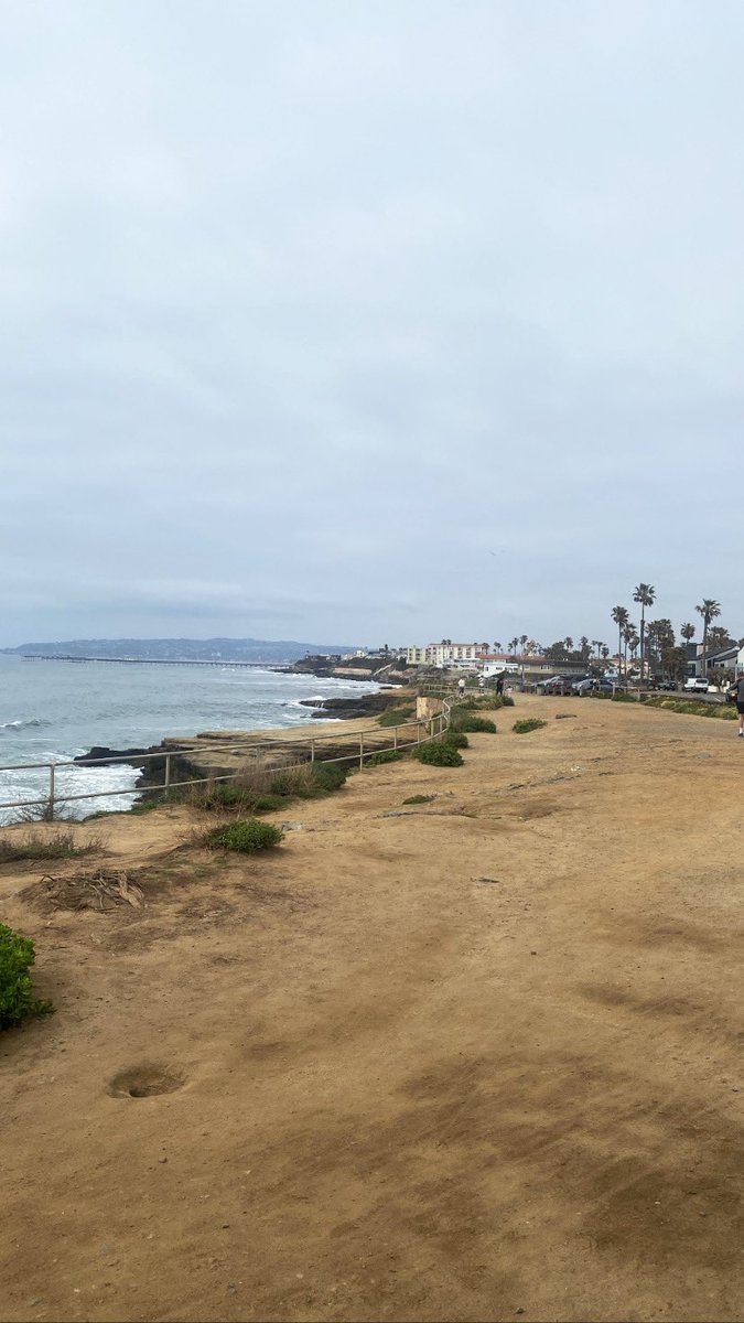 jasminecbs8's tweet image. May Gray, June Gloom and now @NWSSanDiego is calling this very cloudy April “Graypril” ⛅️ @cbs8