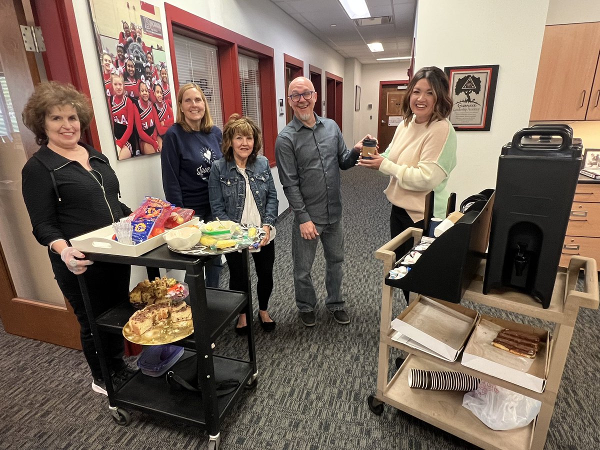 BowserBullpup's tweet photo. What an extra special day at GLA.  We began the day with a visit from our friends from Crossroads-coffee and delicious homemade treats for our staff.  We finished the day with an amazing performance from our friend Eric Tillman to kick off ILEARN. THANK YOU!@EVSCGlenwood https://t.co/9lkXOdLALX