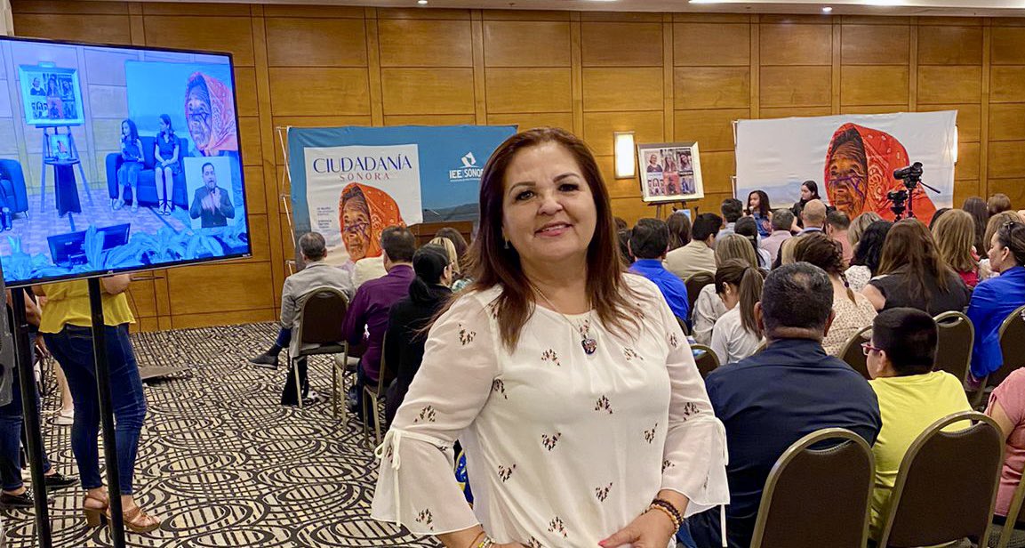 Marycarmen0717's tweet photo. Presentación de revista ciudadanía un año ya de esta interesante publicación del @IEESonora, aquí la opinión de las niñas y jóvenes de la política una visión muy buena. Felicidades.#pessonora https://t.co/QPj9rugtkY