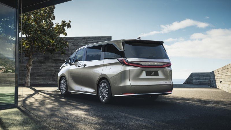 CPAutoScribe's tweet photo. Meet the new Lexus LM. Don’t love the face, but the rest…

Asian nations like Japan and China understand that minivans make the best basis for chauffeured vehicles. Easy step in, settled dynamics, huge volume. 

Wish we could get past the stigma here.

https://t.co/Mz3t5FTqzC https://t.co/yDdQcdZgk0