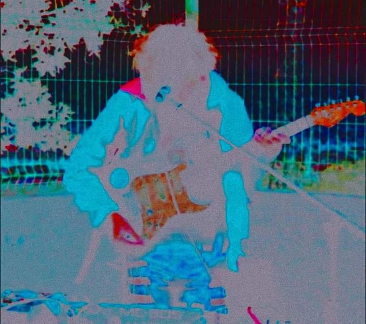 Tenía tanto tiempo de no tocar con mi guitarrita que ya ni me acuerdo cuando fue la última vez! Gracias, Amiga! volemos juntos otra vez!