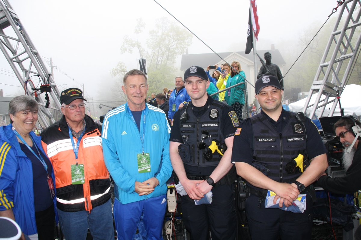 HopMarComm's tweet image. General James McConville, Chief of Staff of the U.S. Army (center) recognized veterans (L-R) Muriel Kramer, Peter Redding, Brennan Grimley, and Tyler Staback. Starters for Wave 2, 3 &amp;amp; 4 Chief Joe Bennett, Jamie Stewart, and Abbie Rosenberg. #BostonMarathon @Hopkintonpolice 💛💙🇺🇸
