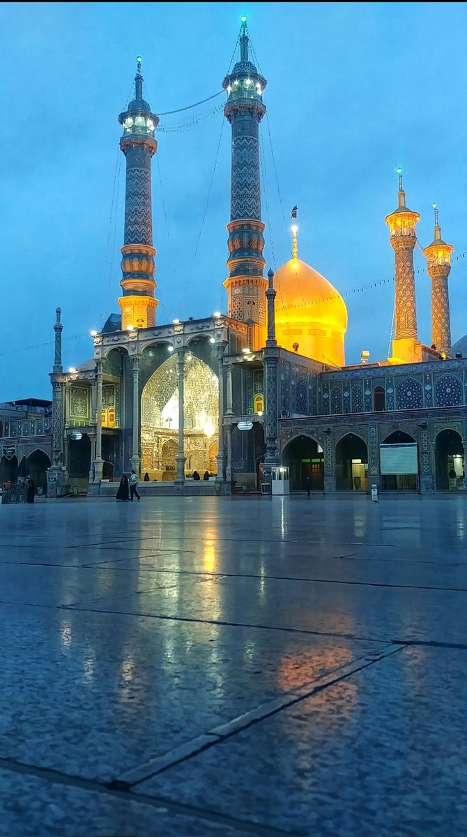 Mo_ammal's tweet photo. تَاقَتْ وَلَيْسَ لِقَلْبِي غَيرَ مَشهَدِكِ
يَرنُو وَعَينَيَّ فِي أَحدَاقِهَا الكَدَرُ 

هَلْ مِنْ وِصَالٍ لِمَنْ يَرجُو زَيَارَتَهُ
يَاخَيرَ مَنْ رَحمُوا يَاخَيرَ مَن غَفَرُوا

سلام الله عليها ولا حرمنا وإياكم ألطافها ❤️ https://t.co/DOIch76tWp