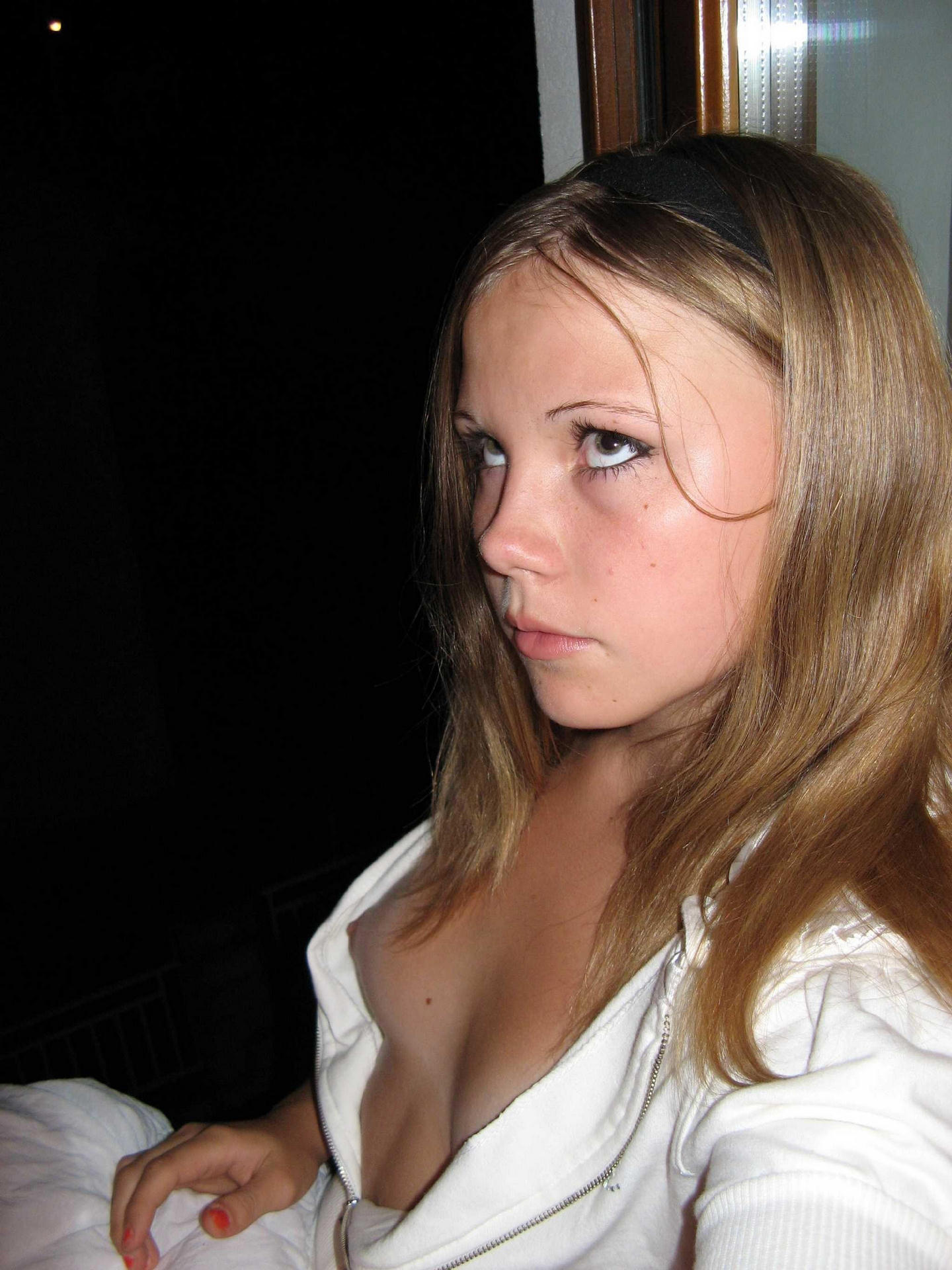 downblouse young  / X