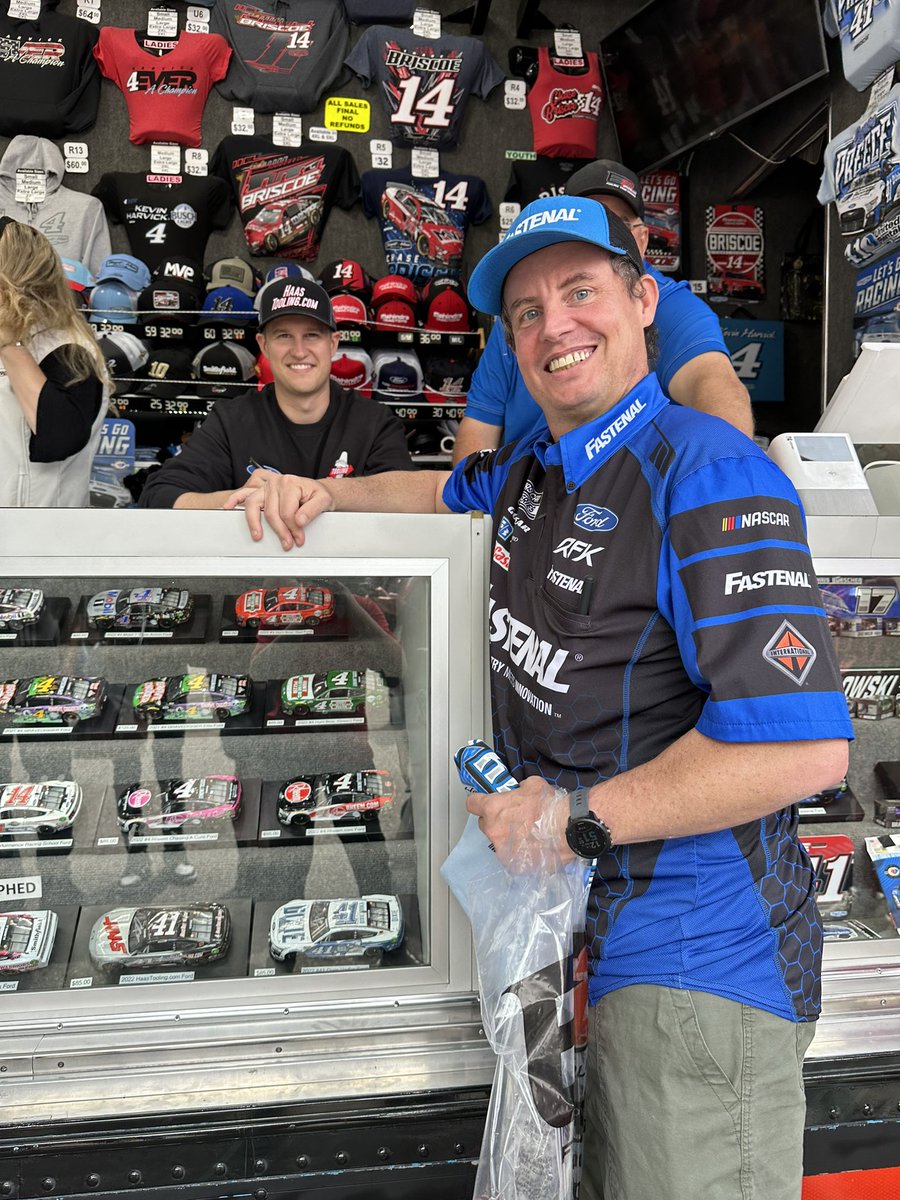 grrrowlguy's tweet photo. Good times seeing @RyanPreece_ @RaceWithPreece at @MartinsvilleSwy yesterday at the @StewartHaasRcng souvenir hauler! Got me a shirt and got it  signed. Now to stop by SHR one day for a hat! #modsmainly #MHR4life #wheelman https://t.co/ivBZVLj1Sz