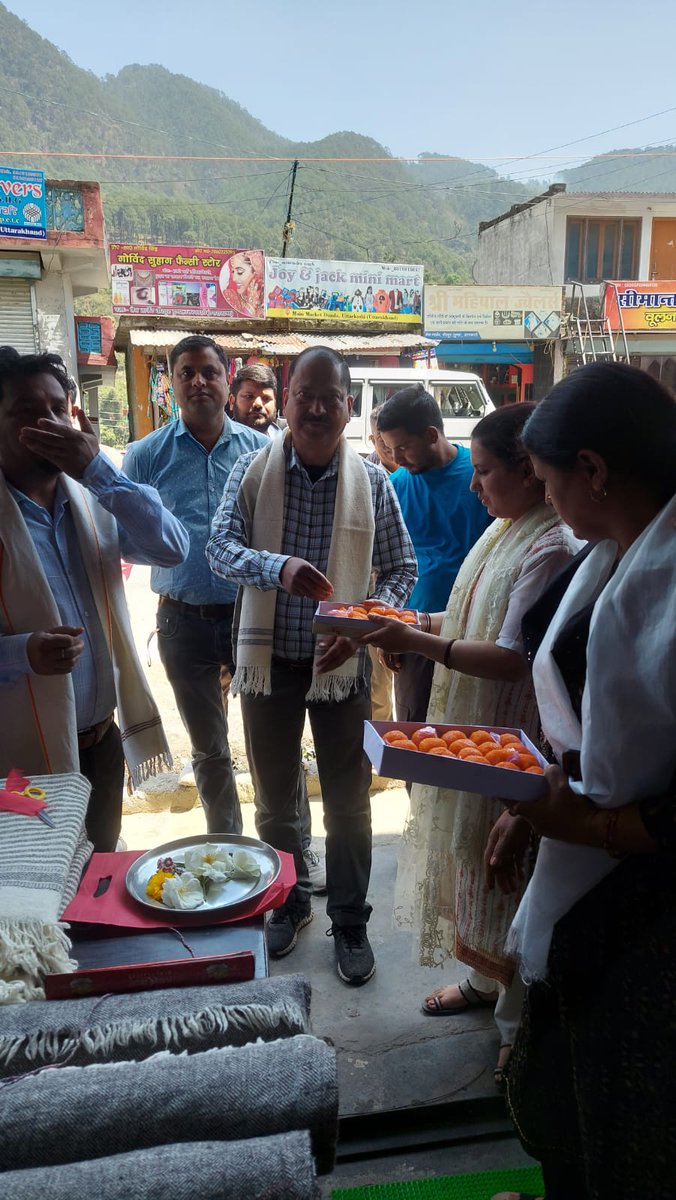 NrlmDunda's tweet photo. In the presence of #DMM sir   NRLM uttarkashi and #BDO Sir  Dunda And all block staff #Outlate opened by #NALNDA #SHG #NRLM in Dunda Block for Upcoming #yatra session 
Some glimpses of the ceremony.
@basava_ias
@MoRD_GoI
@CdoUttarkashi 
@REAPUttarkashi 
@USRLMUTTARKASHI https://t.co/n5EAs971QK