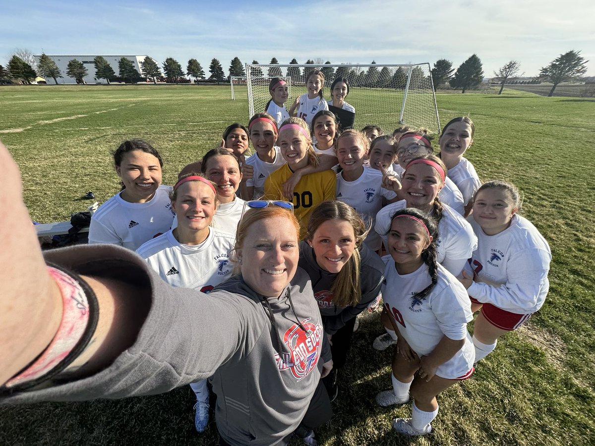 Lady Falcons sweep the night over Unity! Way to go ladies! 💙❤️