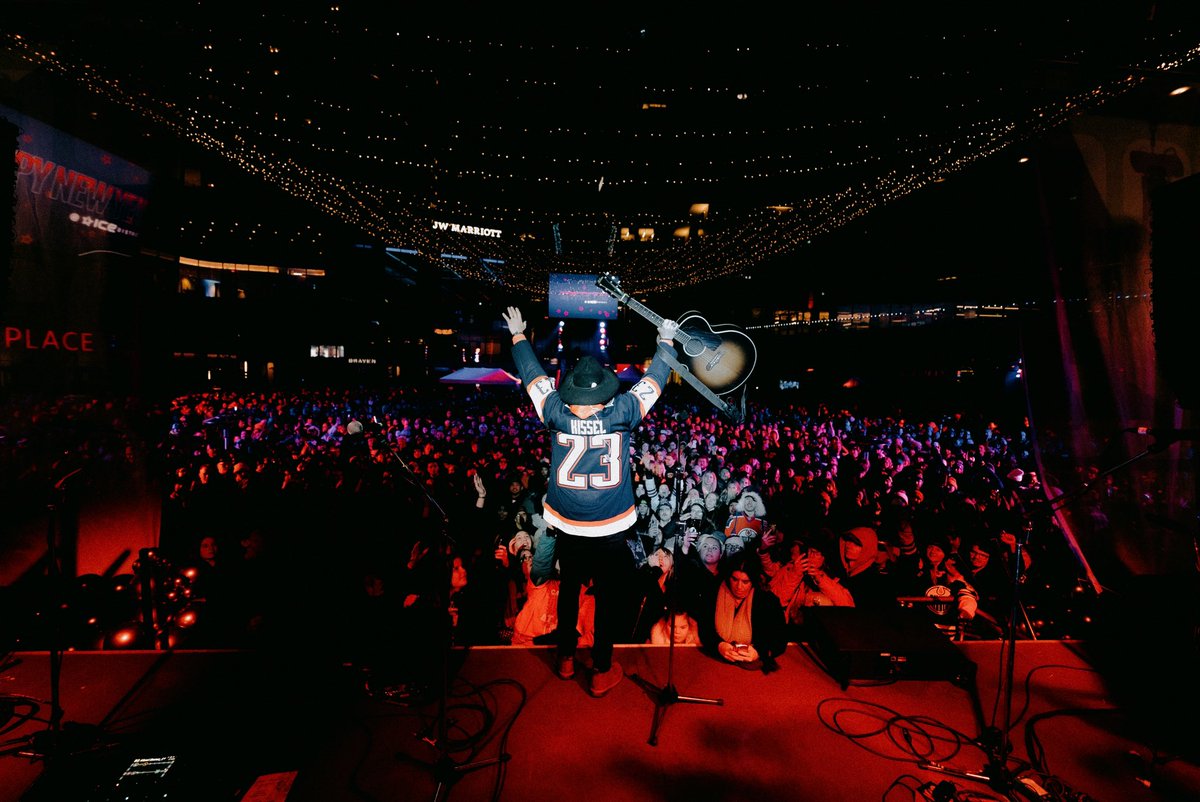 BrettKissel's tweet photo. LET’S GO OILERS!!!!!!!!!!!!!!!!!! @EdmontonOilers https://t.co/ozpvbHC4vz