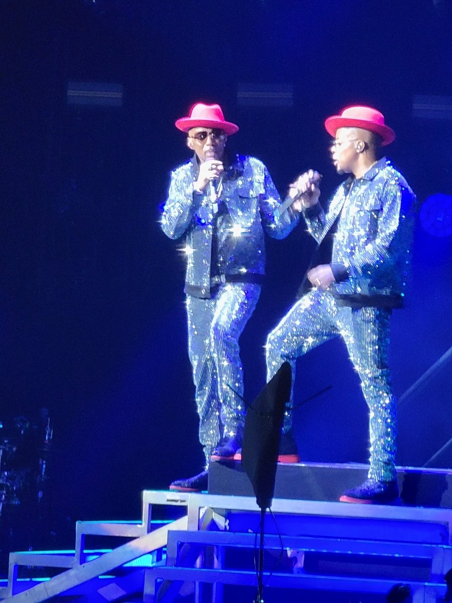 tararenee68's tweet photo. Thank you @newedition for a phenomenal show in #Nashville my birthday weekend was phenomenal. #Tank #Guy #KeithSweat all of you brought back so many memories of growing up in happier fun loving times. #NewEdition #LegacyTour https://t.co/bobYOY0ElL