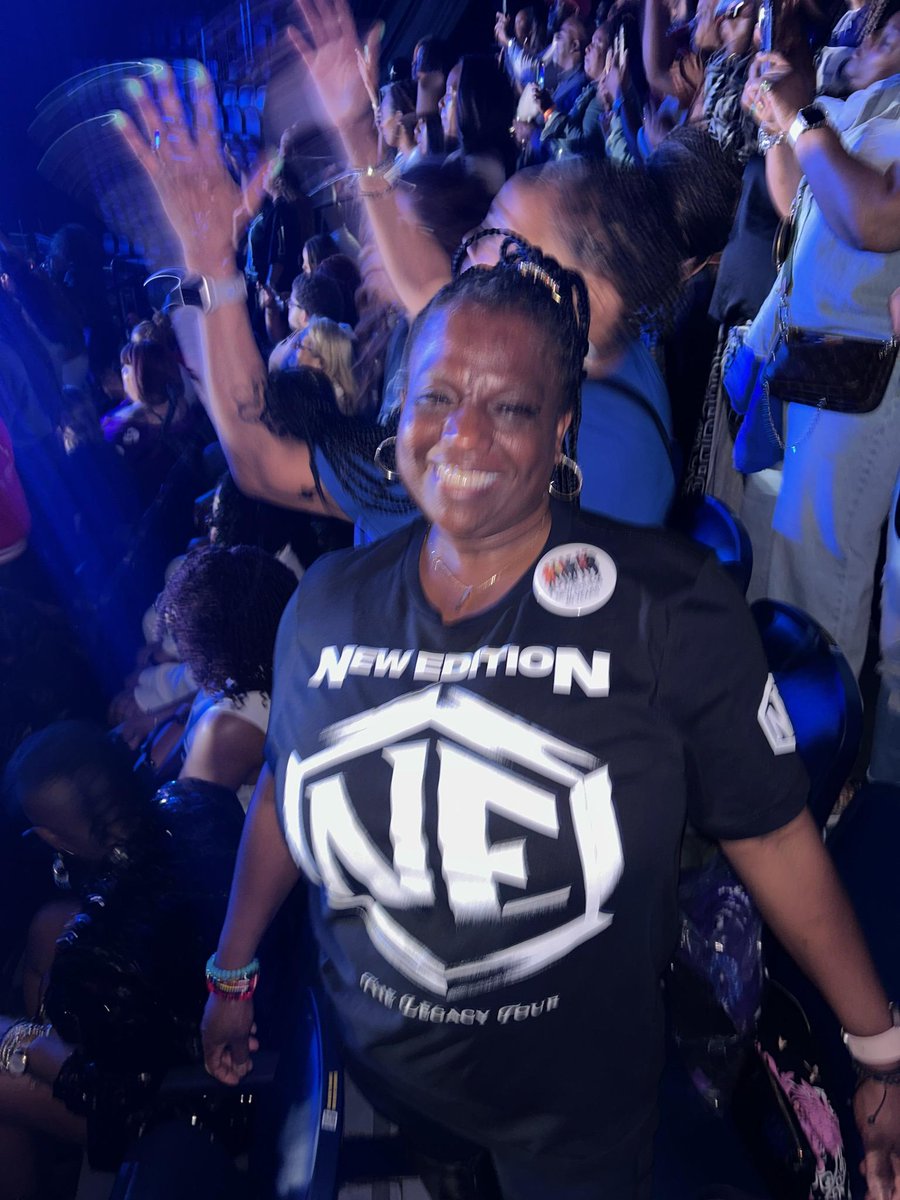 tararenee68's tweet photo. Thank you @newedition for a phenomenal show in #Nashville my birthday weekend was phenomenal. #Tank #Guy #KeithSweat all of you brought back so many memories of growing up in happier fun loving times. #NewEdition #LegacyTour https://t.co/bobYOY0ElL