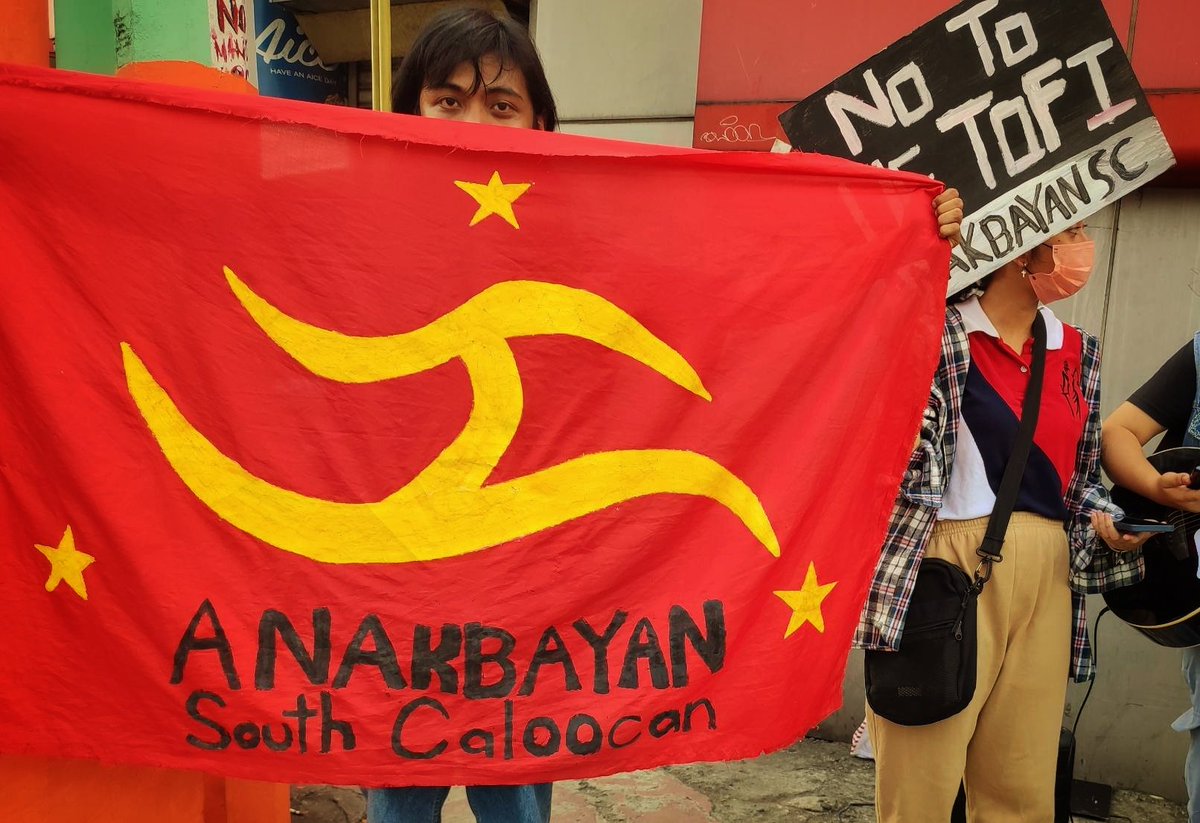 KAHAPON: Naglungsad ang Anakbayan UE at SC ng isang busking kontra-TOFI at MROTC sa UE Caloocan.

Kinukundena rin ng mga kabataan ang pagsampa ng UE ng kaso sa isang SHS student dahil sa pagpapanawagan niya ng pagtutol sa 9.5% TOFI.

#DefendAcademicFreedom
#NoToUETOFI
#UEDoBetter