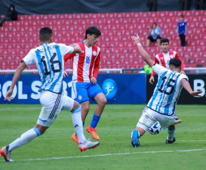 Primer #punto de 9 #AlbirrojaSub17
Final 
#Paraguaysub17 0 
#ArgentinsSub17 0 
#CONMEBOLSub17 
#fecha3 #hexagonalfinal
@Albirroja vuelve a jugar el jueves ante #venezuela. 
Ahora tiene 1 punto de 9 posibles
#golazotropical🇵🇾 
@ClubVeteranos
#TatasRóga🇵🇾