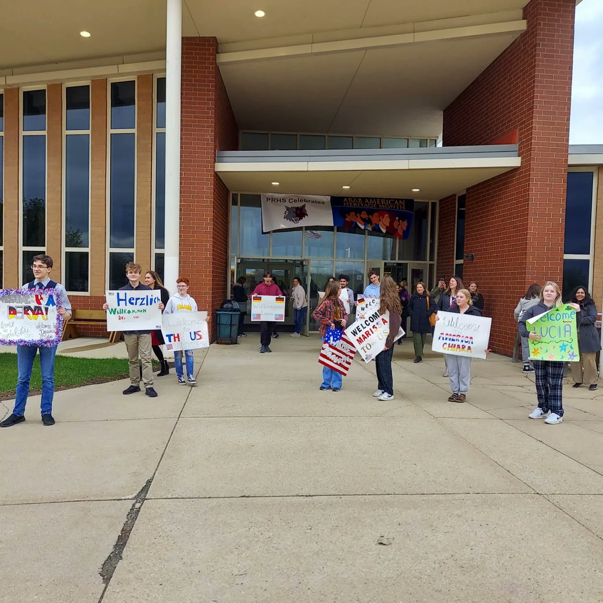 HerrProfHiggins's tweet image. Our @gappexchanges has officially begun @PrairieRidgeHS ! @SKochPR @Kevin_Koeppen #prexperience #d155inspire