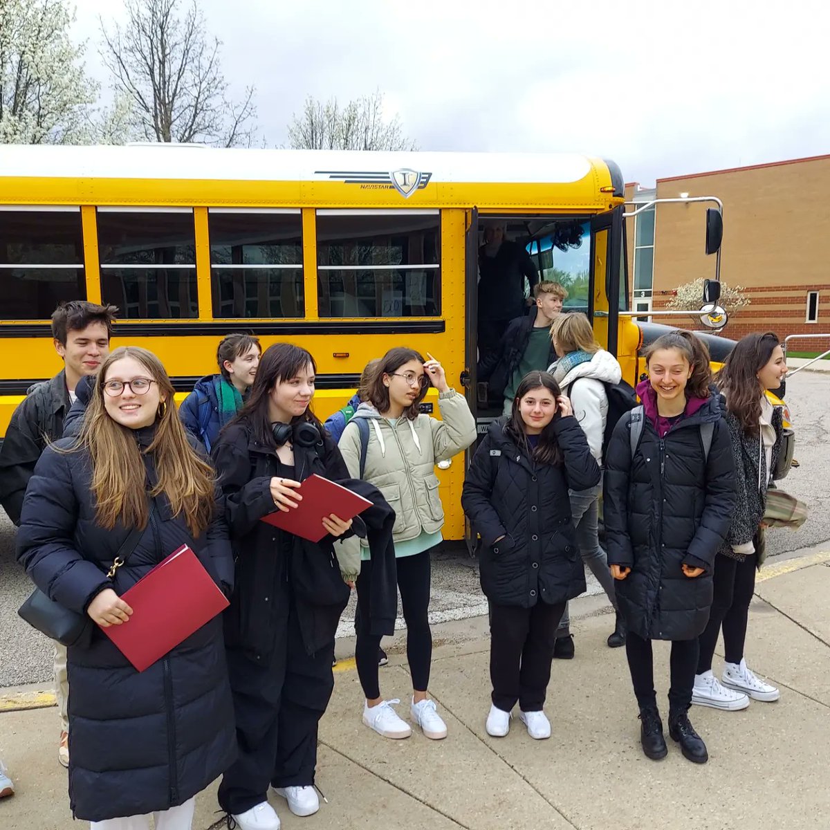 HerrProfHiggins's tweet image. Our @gappexchanges has officially begun @PrairieRidgeHS ! @SKochPR @Kevin_Koeppen #prexperience #d155inspire