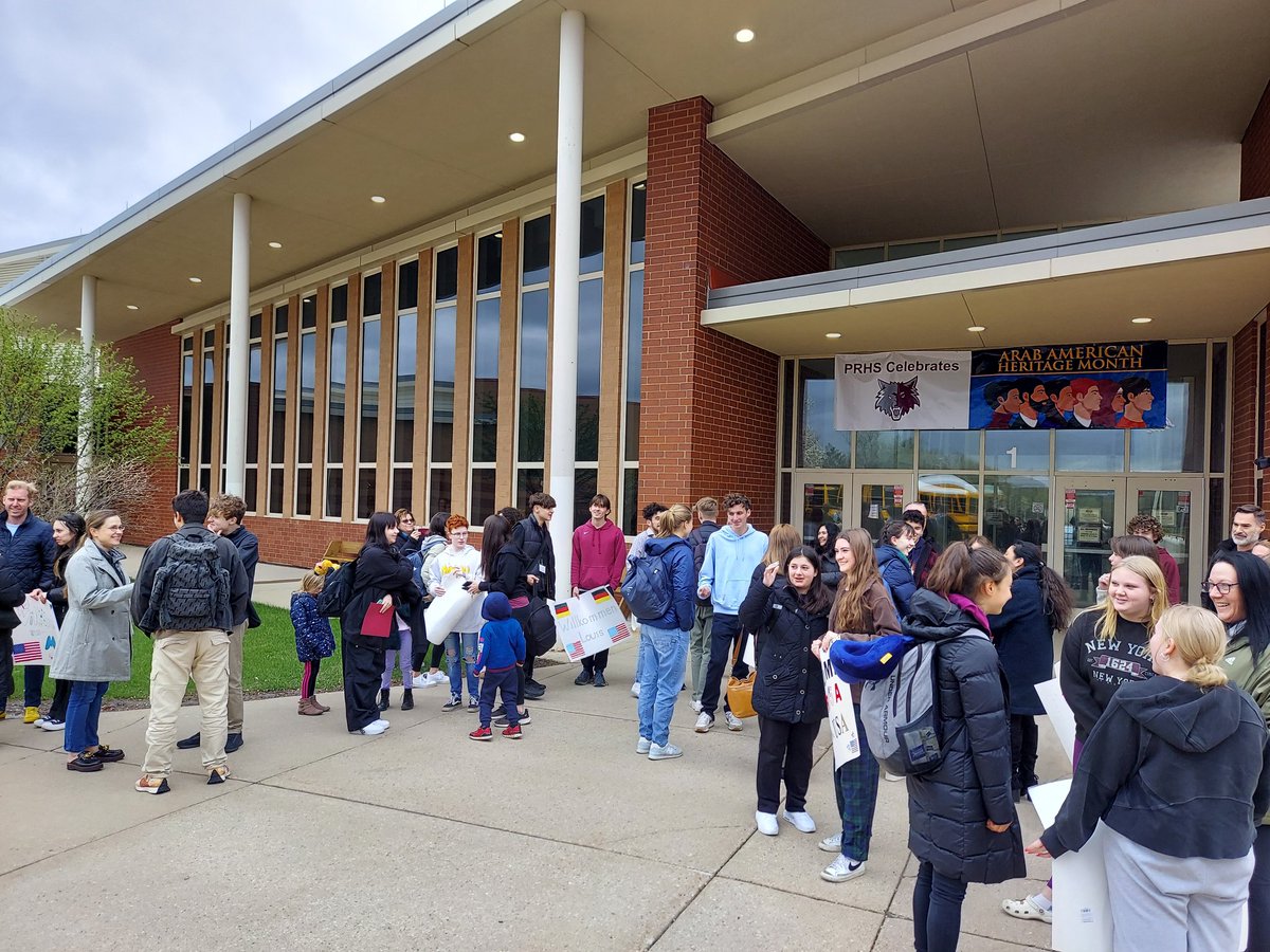 HerrProfHiggins's tweet image. Our @gappexchanges has officially begun @PrairieRidgeHS ! @SKochPR @Kevin_Koeppen #prexperience #d155inspire