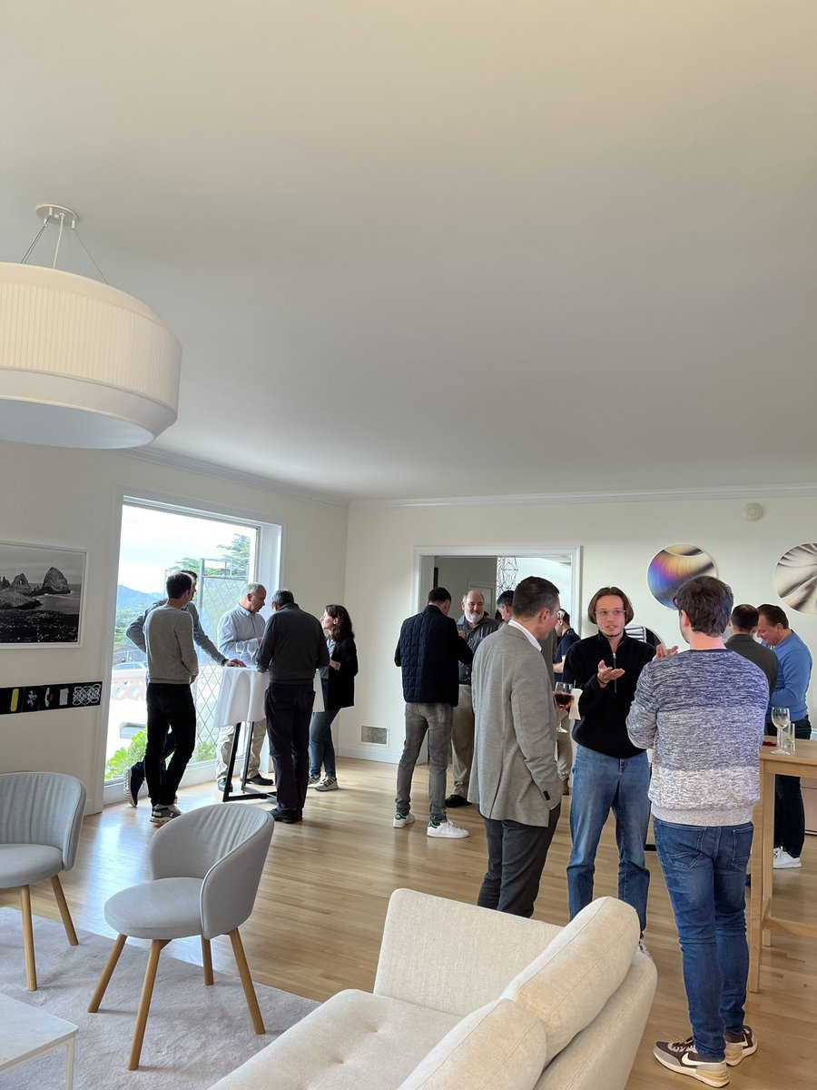Joaopguerra1's tweet photo. Great way to start the #VleadersTech in San Francisco with a pitch session with @fyrflyvc, two amazing workshops and a lovely reception at Swiss House. https://t.co/DLB3l0xCp9