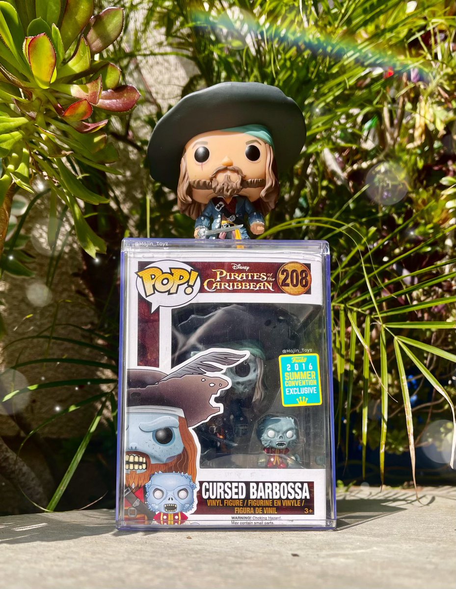 Cursed Captain Barbossa is one of my favorite pops I own for Disney hands down💯 #funko #funkodisney
I had fun with these pictures!🌴🏴‍☠️ 
————-
There is also a Reel on IG for this! 
instagram.com/reel/CrKEv9EgM…