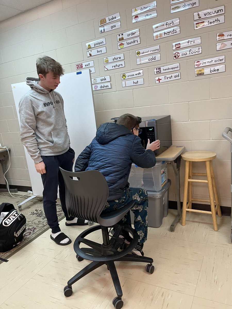 Mr. Moon tweet media