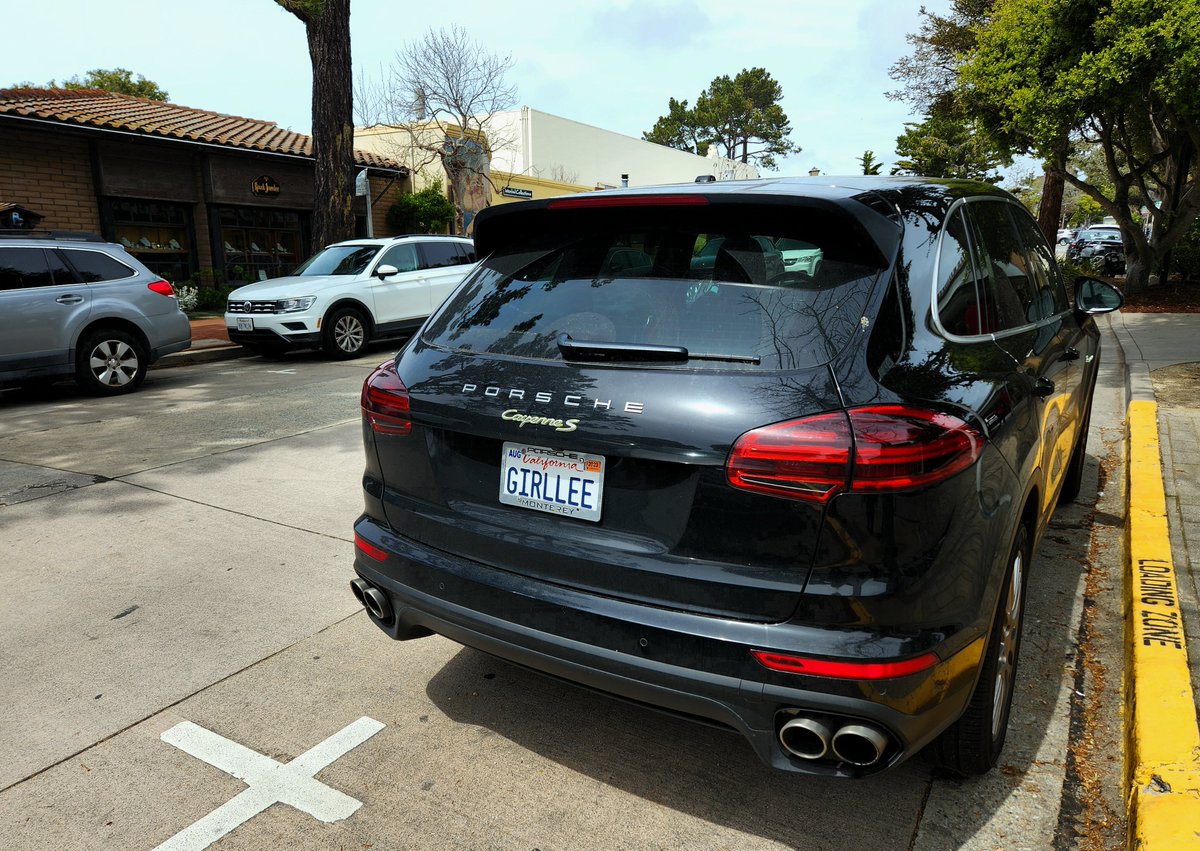 Instamommies's tweet photo. I'll never be that mom who parks my SUV in the loading zone, hurriedly...

#momlife #realdeal https://t.co/npfI51JQOh