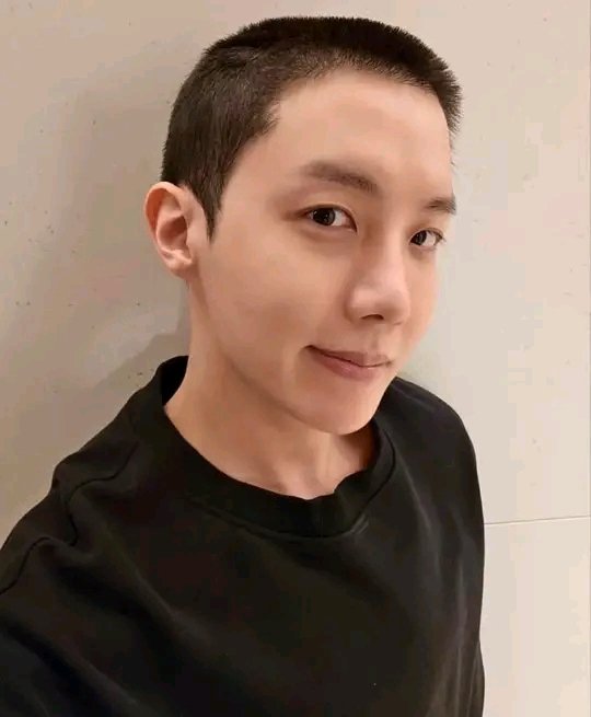 Liin_Gi's tweet photo. Hobi à lên đường khỏe mạnh nha💜💜💜
#제이홉_이젠우릴믿을차례
#언제나여기서_희망을_기다릴게
#UntilWeMeetAgainOurHOPE https://t.co/zZIgIXgdiC