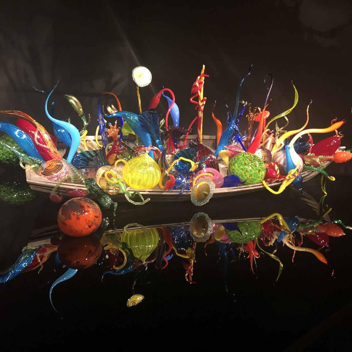 Nelson6757's tweet photo. @paintnpdx Chihuly garden and glass https://t.co/hdgY5fycPB