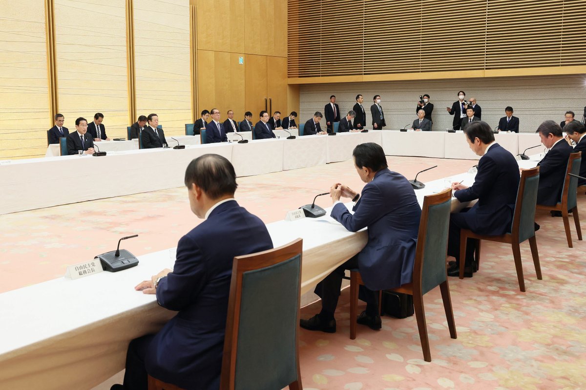 #PMinAction: On April 10, 2023, Prime Minister Kishida attended a Liaison Meeting of  the Government and Ruling Parties at the Prime Minister’s Office.

🔗japan.kantei.go.jp/101_kishida/ac…

#NewFormCapitalism 
#DistribStrategy 
#ChildSupport 
#DiplomacySecurity 
#G7