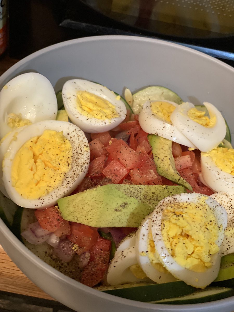KYDDJOE's tweet photo. Avocado 🥑 
Cucumber 🥒 
￼tomatoes 
￼Red onion 🧅 
Egg

I kno it late but imma be up and yes I put it together 

Day 18 #NOMEATCHALLENGE (pause) https://t.co/dDzt4hASZC
