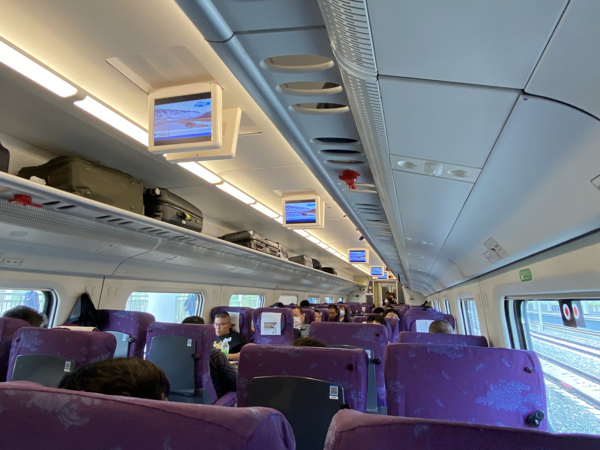 MmchenMao's tweet photo. High speed train, beautiful #wheat fields, and working, 3 in 1 at the same time in #China. Happy and efficient #working #transform #exciting https://t.co/xWksGCuhW1
