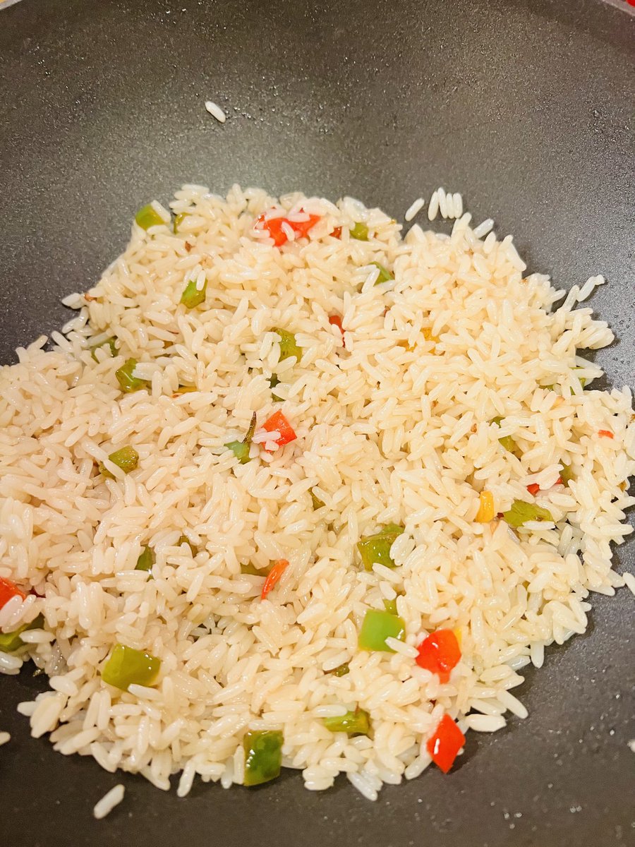 FNULNU1's tweet photo. #Dinner:
Grilled #Shrimp (i.e., #LemonPepper, #WoodFireGrill, & #SlapYoMamma),
Seasoned #rice, &
French-style #GreenBeans.
Wifey didn't know I was cooking. She brought home #OutBack. It didn't get touched and she cleaned the plate. ๐คท๐พโโ๏ธ
#Happy/Satisfied w/ my effort. ๐ https://t.co/wNcJermXaq