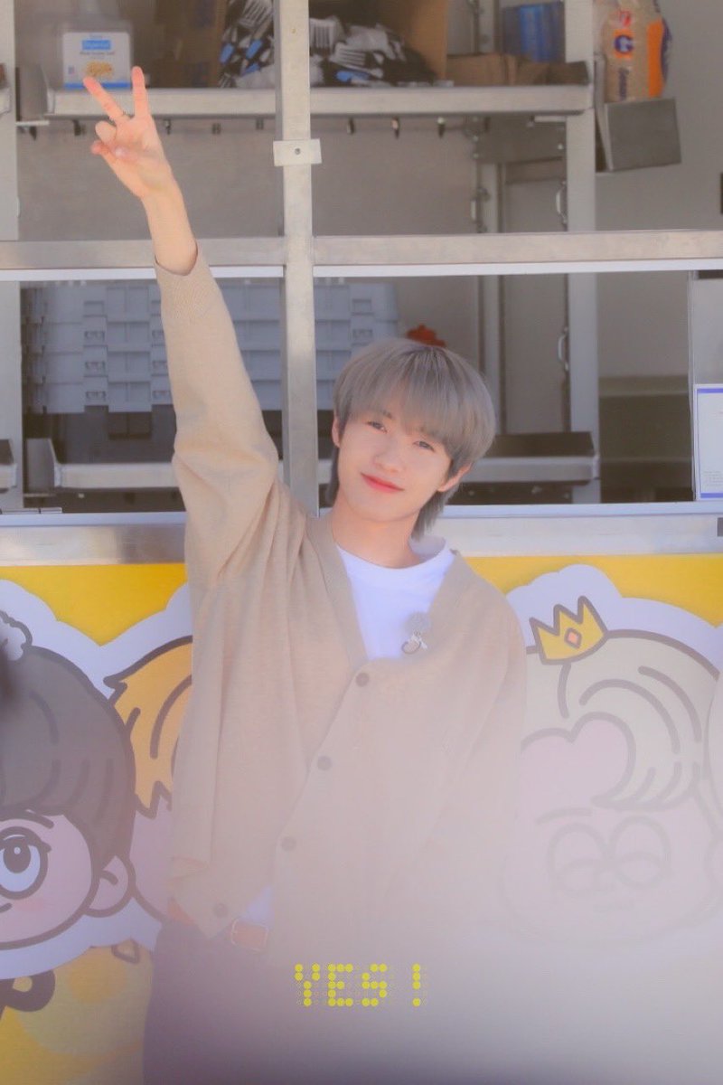 sayang banget ama renjun! 🤍 btw disini renjun cakep banget ya