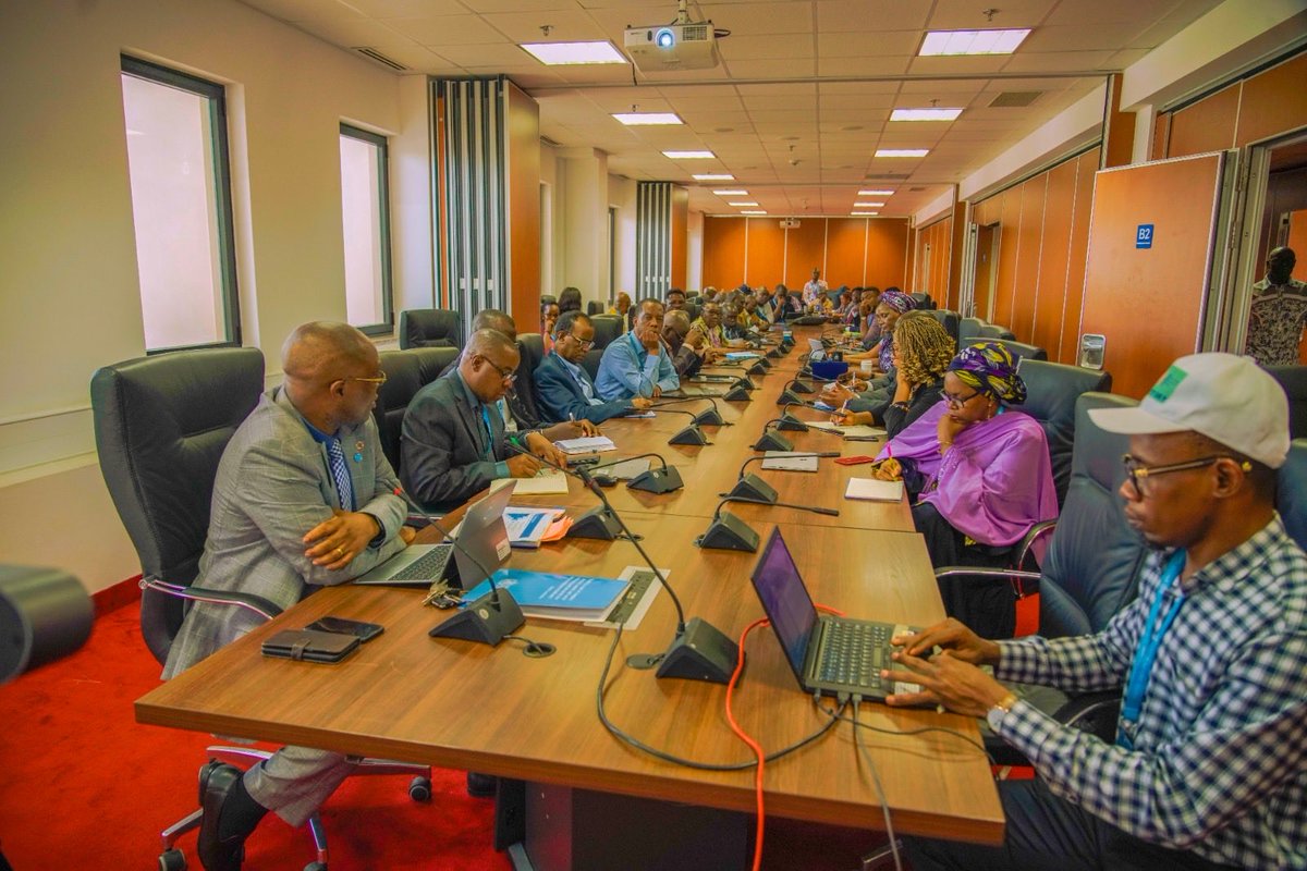 Rethinking leadership for health transformation in Nigeria - lessons learned &amp; perspectives for consolidating the gains. All staff hybrid town hall meeting ⁦<a href="/WHONigeria/">WHO Nigeria</a>⁩ time to harness momentum ⁦<a href="/MoetiTshidi/">Dr Matshidiso Moeti</a>⁩ ⁦⁦⁦⁩ ⁦<a href="/DrTedros/">Tedros Adhanom Ghebreyesus</a>⁩