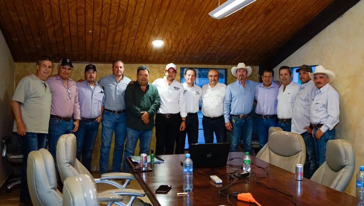 memo_ruiz_g's tweet photo. 🔴 Agradezco a la Asociación de Ganaderos por recibirnos y escuchar nuestras propuestas, gestionaremos apoyos en beneficio del campo y la ganadería. @manolojim 
#VamosConTodo #PaDelanteCoahuila #PiedrasNegras #AlianzaPorLaSeguridad #Distrito2 #aMEMOsPiedrasNegras https://t.co/FAJpWAqFPG