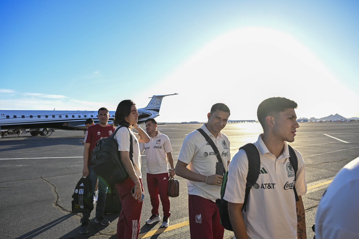 miseleccionmxEN's tweet photo. Phoenix, we have arrived. 😌👋🏼

#LaSelecciónEsDeTodos https://t.co/DxaT9K5vGJ