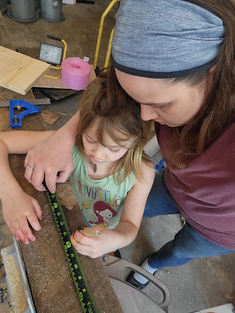 HoneyBerryFruit's tweet image. Happy #EarthDay!
Been busy cleaning and repairing #nestingboxes as well as building nesting boxes for #bumblebees and Kestrels in attempts to entice #beneficialcritters to the orchard! 
#familytime #springday #birds #honeyberryfruits