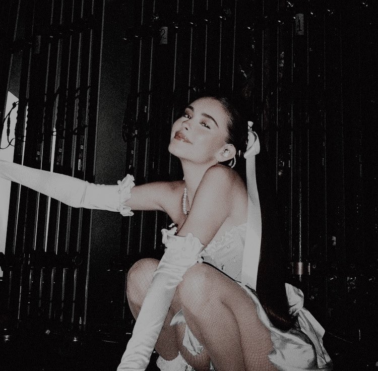 ᅟᅟᅟ
ᅟᅟ𝑷𝒐𝒗: você bateu a cabeça e agora namora comigo, e essa é a sua galeria.
ᅟᅟᅟ