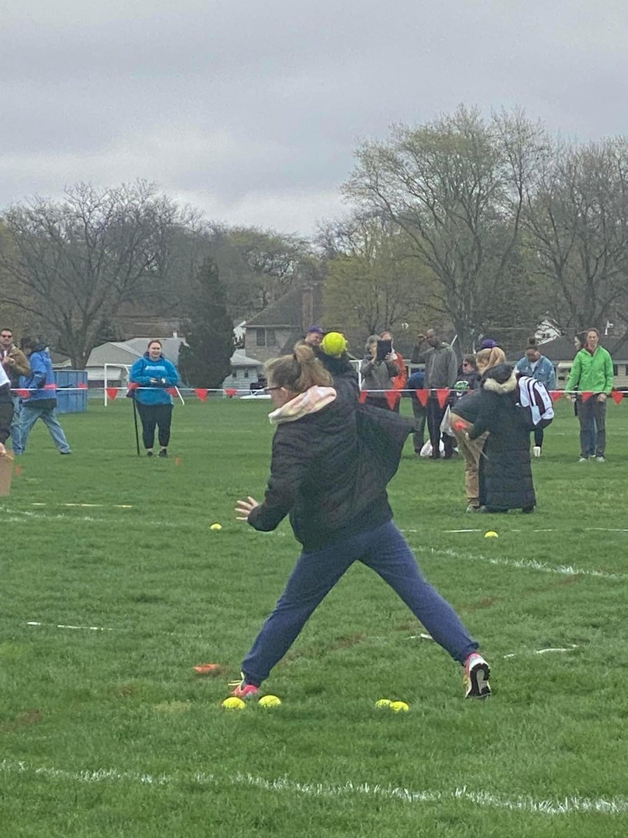 Jessica25762824's tweet photo. Guys I got 3rd in softball throw yesterday but the bad news is They canceled everything https://t.co/x46313SZOb