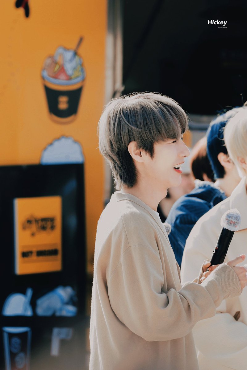 renjun! you deserve big love!!! jun happy terus ya!!jun kalau orang2 sekitar mu ada yg jahat minimal ngmng kasar aja sekali gapapa ko. nnti aku bantuin☺️💛