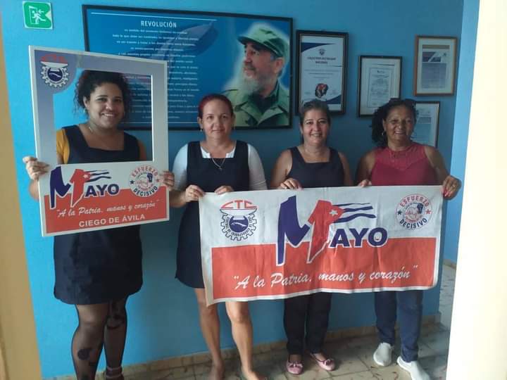 YennyCarvjal's tweet photo. Recorre bandera del #1DeMayo ,varios colectivos laborales del municipio.#LatirAvileño #Chambas. https://t.co/Rt6MP8y4EX