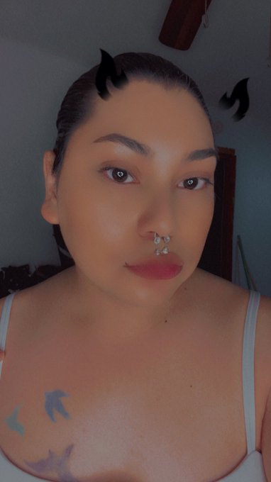 I just wanna be hot is that to much to ask 😔😔😔 https://t.co/NeEtet8GEG