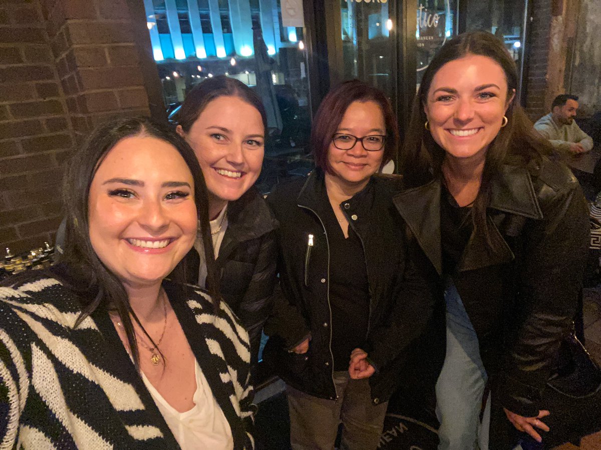 nmcodispoti's tweet photo. @skywalkermama14 &amp; her #GynGirls 💖 How lucky are we to have a mentor like Dr. Pham! https://t.co/OEvA7MSOJp