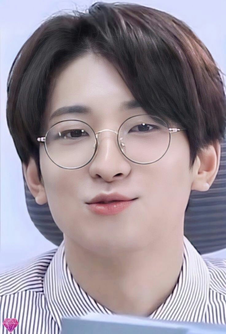 summersoceans's tweet photo. never seen pinch-able cheeks when jeon wonwoo exist?! https://t.co/0s71FYJhbb