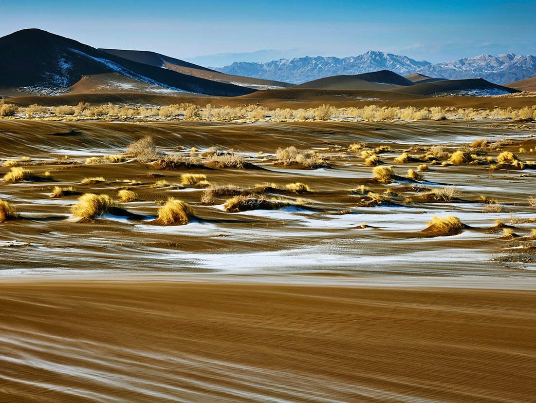HRegionen's tweet photo. Kalter Sand und fliegender Schnee, Grasfalten und Wolken. #Xinjiang #China #Reisen #Entdeckungen #Leben #Bilder #Fotografie #Reisefotografie #Fotograf #Landschaft #Wind https://t.co/wZCLpYQ9ig