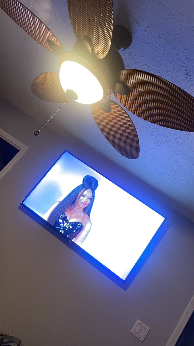only_1angel's tweet photo. Ion know who picked the hairstyles this season but baby she got too much money https://t.co/CarzgLY6o0