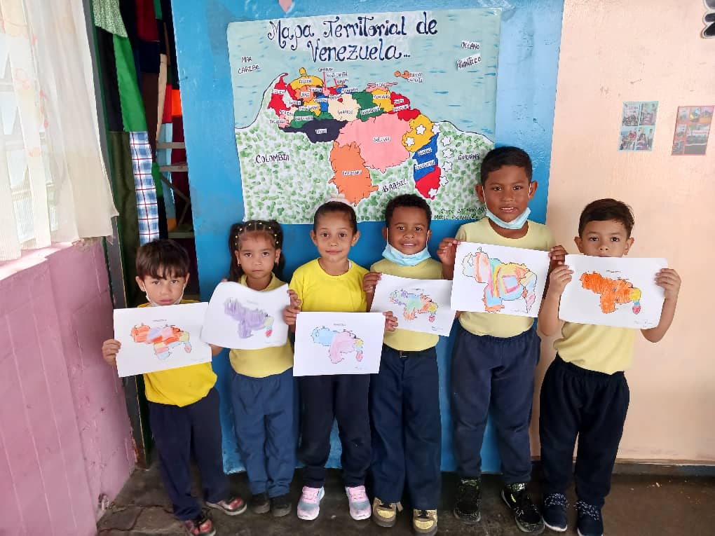 penb_jose's tweet photo. Los niños y niñas del PENB José Antonio Maitin. Santa Rosa. Con Alegría y entusiasmo realizaron la actividad del Esequibo es nuestro. #MaduroLealtadYVictoria @MPPEDUCACION @PiedadQuintana1 @NicolasMaduro @Soykarinacarpio https://t.co/yMmsx8N9T2