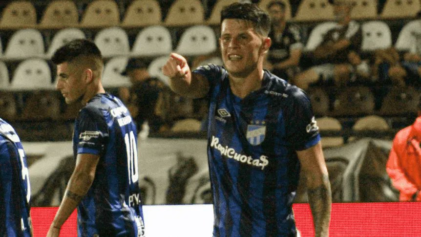 #atleticotucuman 

"Lo de Estigarribia es algo de partido a partido. Hace un sacrificio importante para el equipo. No está teniendo la chance de encontrar al gol. Pero su esfuerzo suma al grupo. Hay que esperarlo para poder disfrutar de él"

Pusineri sobre Estigarribia