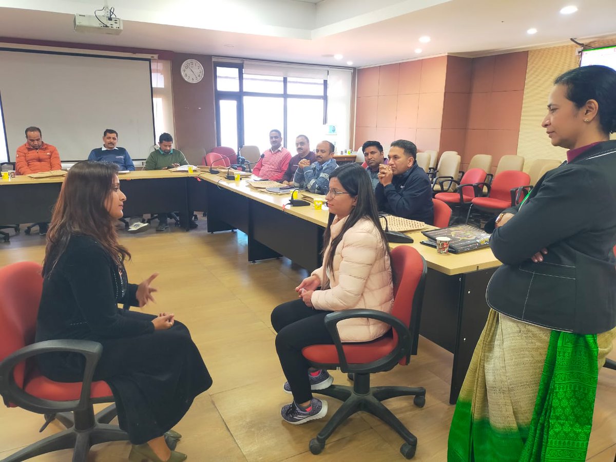 mukt_tb's tweet photo. During the ongoing State level #soft_skill training of NTEP staff. Facilitators are providing on-the-ground exposure to communication, counseling patients, teamwork, and problem-solving as examples of good soft skills #TBMuktHimachal #TBMuktBharat #TBHaregaDeshJeetega https://t.co/1e0Qwbbd0W