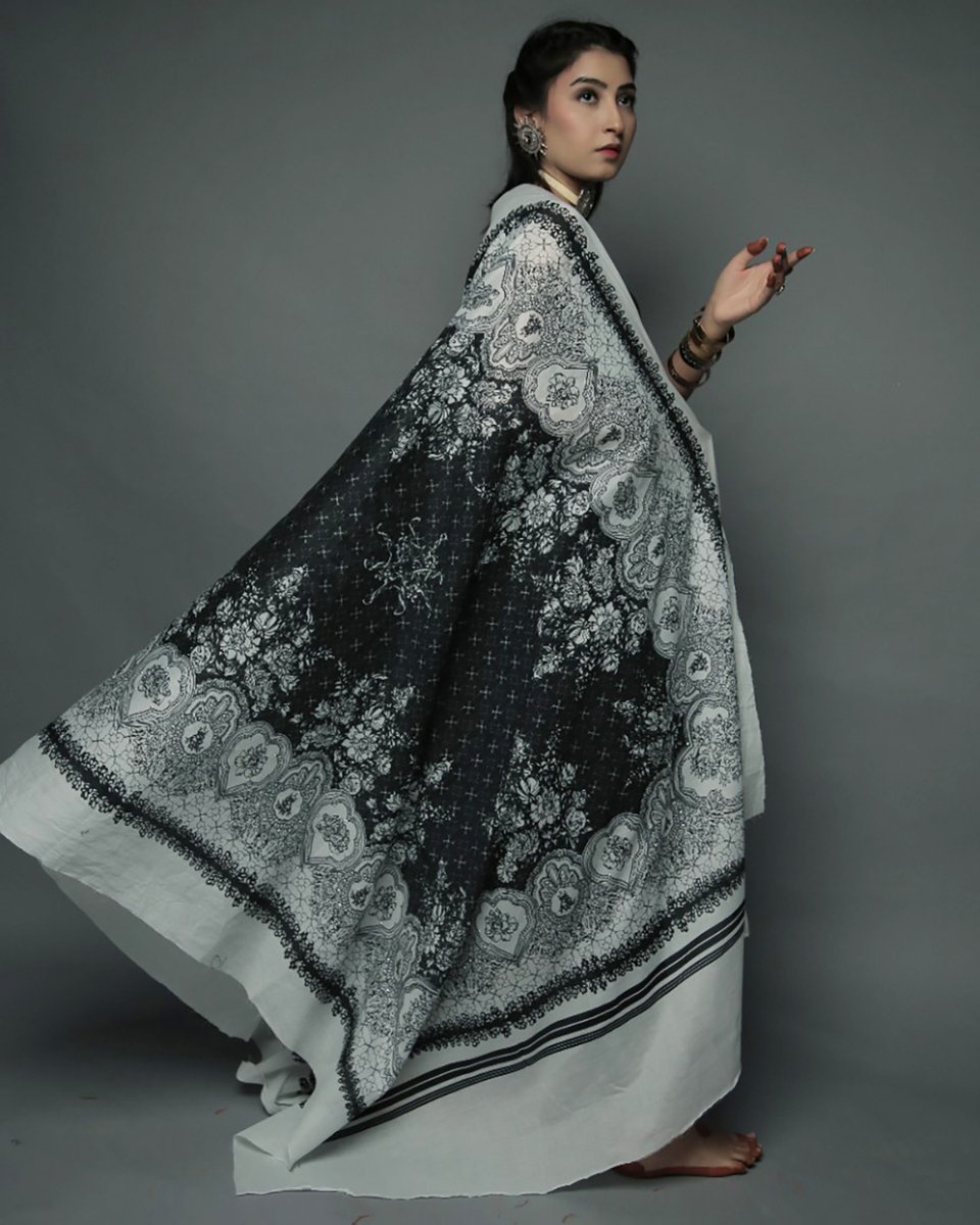duraprints's tweet image. 🔃 #DigitalTextile printed Signature Art Dupatta ‘AAGNI’ by @YBashirqureshi  

Adorned with silver metal studs and traditional Gota all around border.

#Cotton #BlackNWhite 🧵✂️✨

#DigitalPrint #PrintDesign #YBQStudios #PrintService #PrintOnDemand 

ybqds.com/products/aagni