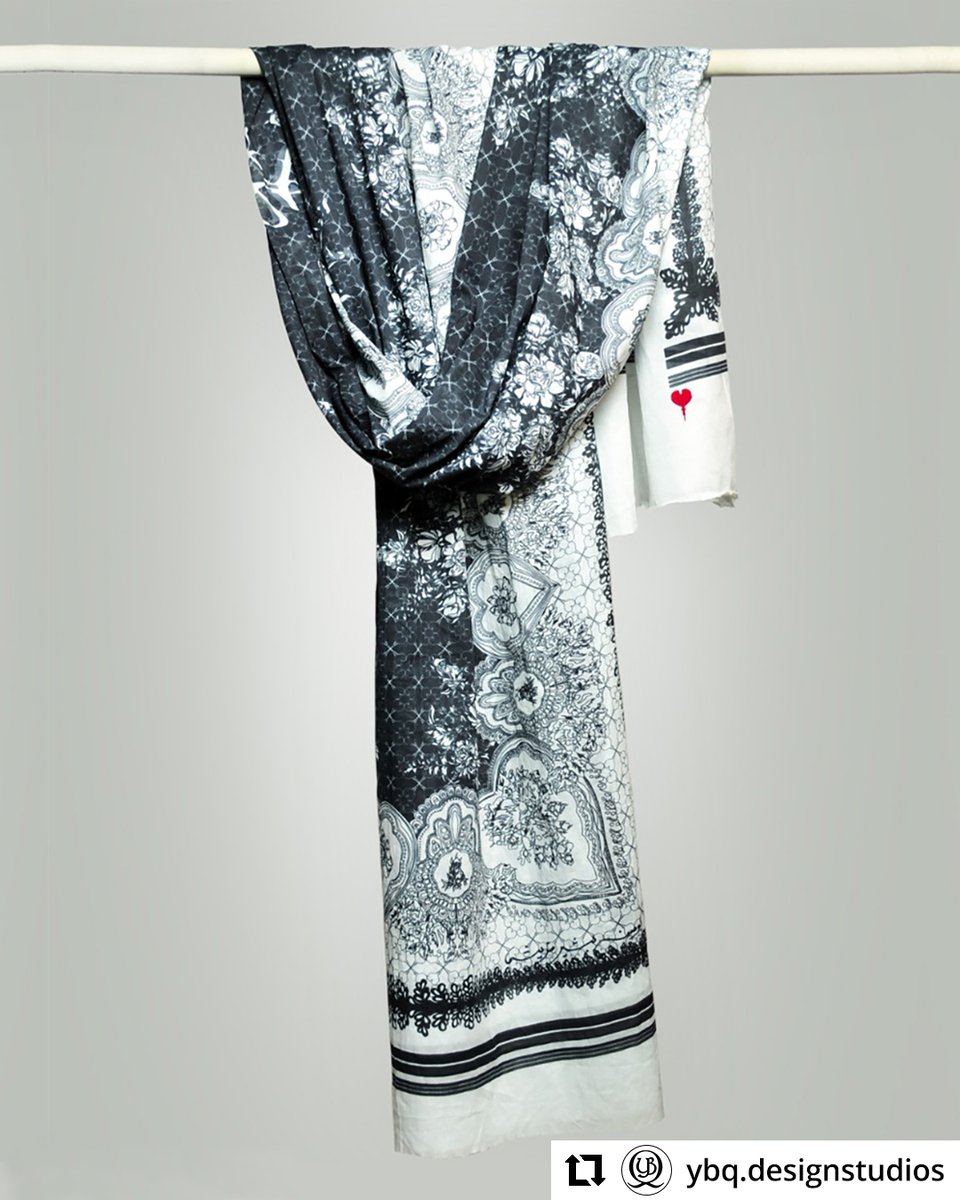 duraprints's tweet image. 🔃 #DigitalTextile printed Signature Art Dupatta ‘AAGNI’ by @YBashirqureshi  

Adorned with silver metal studs and traditional Gota all around border.

#Cotton #BlackNWhite 🧵✂️✨

#DigitalPrint #PrintDesign #YBQStudios #PrintService #PrintOnDemand 

ybqds.com/products/aagni