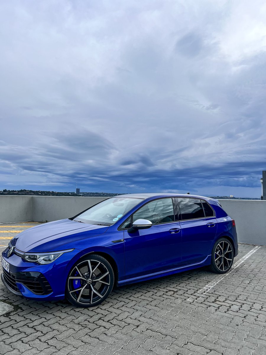 IamKumbi's tweet photo. The Golf 8R is powered by a 2.0-litre turbocharged engine that produces 235kW/400nm of torque, with power being sent to all 4 wheels. Its claimed to sprint from 0-100 in 4.7 seconds however its feels way quicker than that. Speed aside, the Golf feels extremely comfortable to drive. The fact that it’s a Golf, means there is ample of room in the cabin and that you are easily able to daily the hot hatch with no issues. It also won in terms of fuel as we saw figures as low as 7.4L/100kms. Overall, I think that the new Golf R is worth all the hype, it retains its street cred, sounds greats, has great space and most importantly, drives extremely amazing!